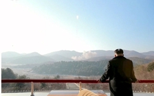 Triều Tiên phát video ông Kim Jong-un giám sát việc phóng tên lửa