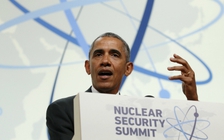 Tổng thống Obama nói ông Trump chẳng biết gì về hạt nhân