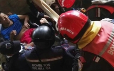 Cứu sống ông lão 72 tuổi bị kẹt 13 ngày sau động đất Ecuador