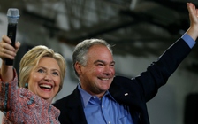 Bà Hillary Clinton chính thức chọn ứng viên phó tổng thống