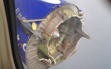 Máy bay hành khách Mỹ hạ cánh khẩn vì động cơ phát nổ