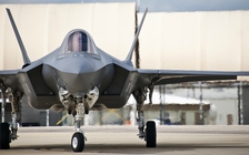Máy bay tàng hình F-35 Mỹ phát cháy khi khởi động