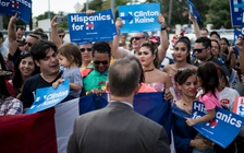 Nhiều cử tri da màu, gốc Latinh đi bầu cử tổng thống Mỹ