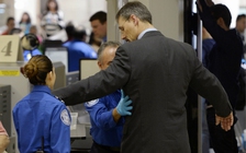 Chính quyền Obama bãi bỏ chương trình theo dõi người nước ngoài đến Mỹ