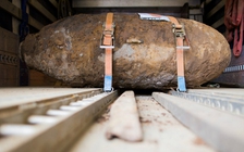 Hàng chục ngàn người Đức sơ tán để tránh bom 'khủng'