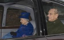 Nữ hoàng Elizabeth lần đầu xuất hiện từ dịp Giáng sinh