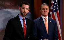 Nghị sĩ Mỹ đề xuất giảm một nửa lượng người nhập cư hợp pháp