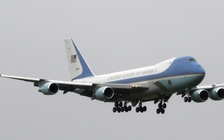 Bị điều tra vì bay quá gần chuyên cơ chở Tổng thống Trump