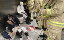 Nhân chứng: Vụ ném bom xăng tàu điện Hồng Kông giống phim 'Chuyến tàu sinh tử'