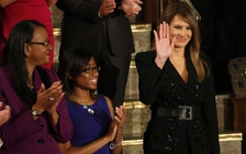 Đệ nhất phu nhân Mỹ mặc gì đến dự buổi phát biểu của chồng?