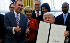 Tổng thống Trump ký sắc lệnh chống lãng phí