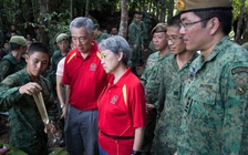 Thủ tướng Singapore vào rừng thị sát binh sĩ huấn luyện