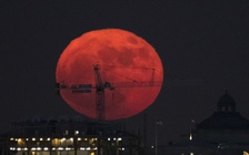 Ngắm siêu trăng cuối cùng trong năm dương lịch 2017