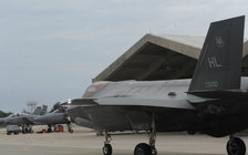 Chiến đấu cơ F-35 rơi bộ phận ở cánh khi đang bay