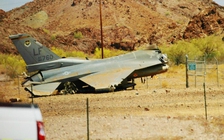Tiêm kích F-16 Mỹ 'mất đầu' sau khi rơi