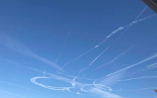 Phi công Mỹ lại bị nghi vẽ 'của quý' trên trời