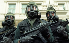 Dân London một phen mất vía vì đặc nhiệm tập trận không báo trước