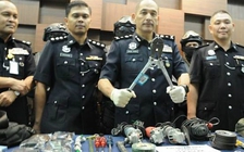 Malaysia bắt nhóm chuyên 'cạy két sắt' người Việt