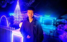 Thanh niên gốc Việt ở Úc trang trí Noel bằng 20.000 bóng đèn LED