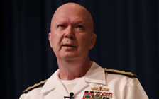 Chuẩn đô đốc Mỹ bị điều tra về nghiện rượu, lạm dụng thẩm quyền