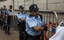 Người biểu tình Hồng Kông giải tán sau nhiều giờ bao vây trụ sở cảnh sát