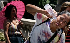 Nắng nóng 'chưa từng thấy' phủ khắp châu Âu