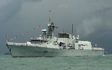 Chiến hạm Canada đi qua eo biển Đài Loan, hướng về Biển Đông
