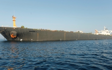 Tàu dầu Iran nổ tại biển Đỏ, nghi bị trúng tên lửa