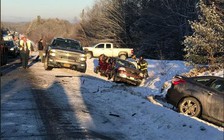 Hàng chục ô tô tông liên hoàn trên xa lộ