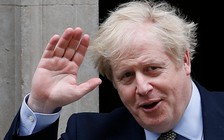 Thủ tướng Anh nhắn nhủ đội ngũ y tế: 'Tôi nợ họ cuộc đời này'