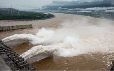 Lũ lớn đổ về, đập Tam Hiệp mở 3 cổng xả lũ