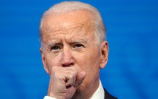 Cộng đồng mạng xôn xao việc ông Joe Biden ho liên tục lúc phát biểu