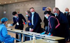 Trung Quốc tố Mỹ phá hủy hợp tác quốc tế về Covid-19