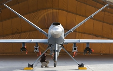 Nghịch lý máy bay không người lái... tốn nhân lực của Mỹ