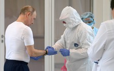 Tổng thống Nga Vladimir Putin tiêm vắc xin Covid-19
