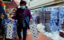 Thế giới lo sốt giấy vệ sinh vì tắc nghẽn kênh đào Suez