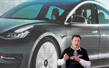 Tesla dùng chiêu của Apple để 'móc túi' khách hàng