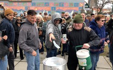 Thống đốc đi vắng một ngày, cấp phó ở nhà 'lạm quyền' ban lệnh cấm