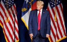 Dân mạng rần rần chuyện ông Trump 'mặc quần ngược'