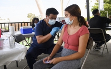 Mỹ tiêm vắc xin Covid-19 liều 3 từ tháng 9