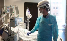 Số ca nhiễm Covid-19 tại Mỹ tăng mạnh, bệnh nhân nằm hành lang