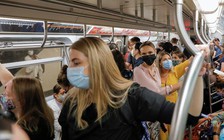 Chuyên gia y tế Nhà Trắng nói Covid-19 sẽ không bị xóa sổ