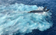 Xuất hiện hình ảnh nghi của chiến đấu cơ F-35C rơi ở Biển Đông