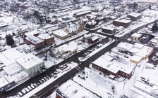 Bão tuyết khiến 150.000 hộ dân mất điện tại Mỹ