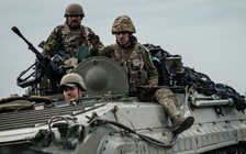 Chiến sự trưa 30.4: Vũ khí Mỹ đang đến Ukraine, phương Tây nói Nga bị cầm chân