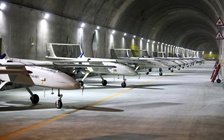 Ngắm dàn drone 'khủng' trong căn cứ ngầm bí mật của Iran
