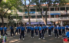 Tận dụng hành lang để học sinh tập thể dục