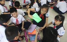 Sau tiết học STEM, học sinh làm dụng cụ lọc nước cho mẹ