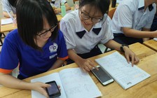 Học sinh 12 làm bài kiểm tra định kỳ theo nhiều hình thức khác nhau