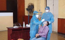 [NÓNG] Xét nghiệm sàng lọc Covid-19 hàng ngàn cán bộ coi thi lớp 10